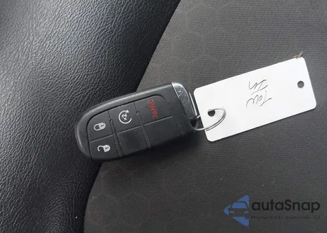 2018 Jeep Compass Latitude 4X4 z USA, uszkodzony, nr VIN 3C4NJDBB4JT334450